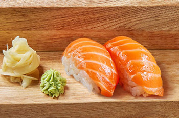 Суши с лососем 1 шт